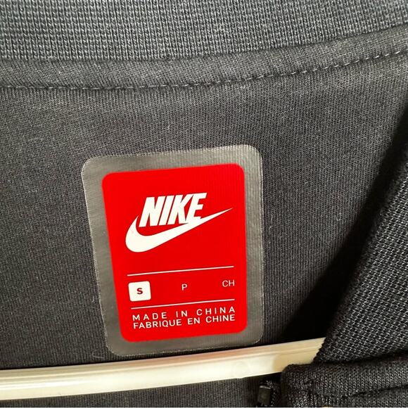 NEW Nike Tech Black Destroyer Jacket Full Zip Women's Small 835544-010 - Picture 9 of 12